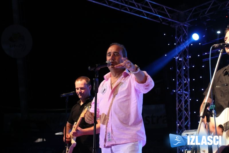 Legendarni dvojac, Dražen Zečić i Mladen Grdović pjesmom užarili Umag