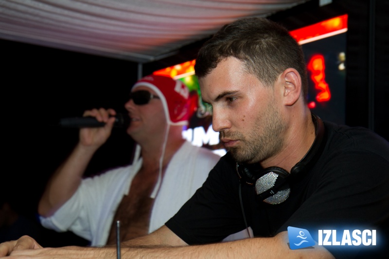 Pjena party u Santos beach clubu