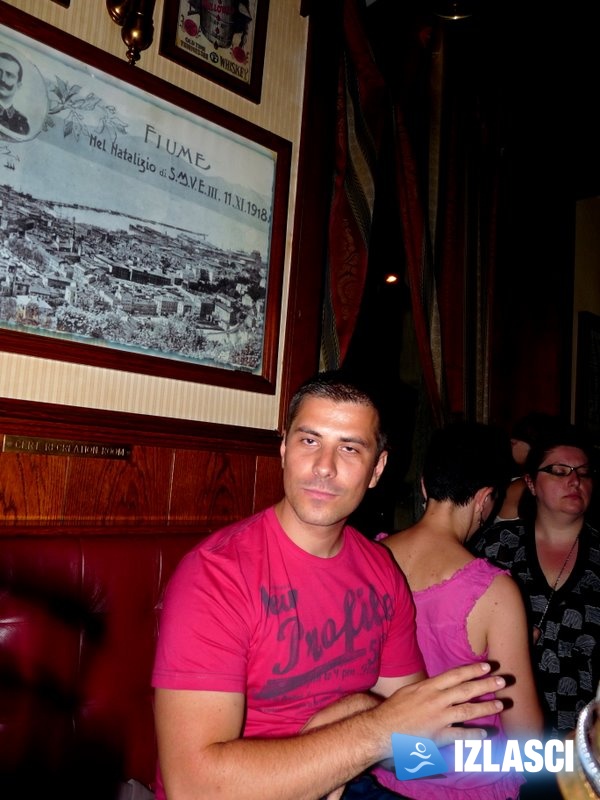 Uzavrela atmosfera poharala Phanas pub