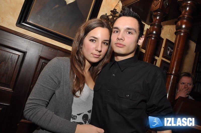 River pub sa mladima