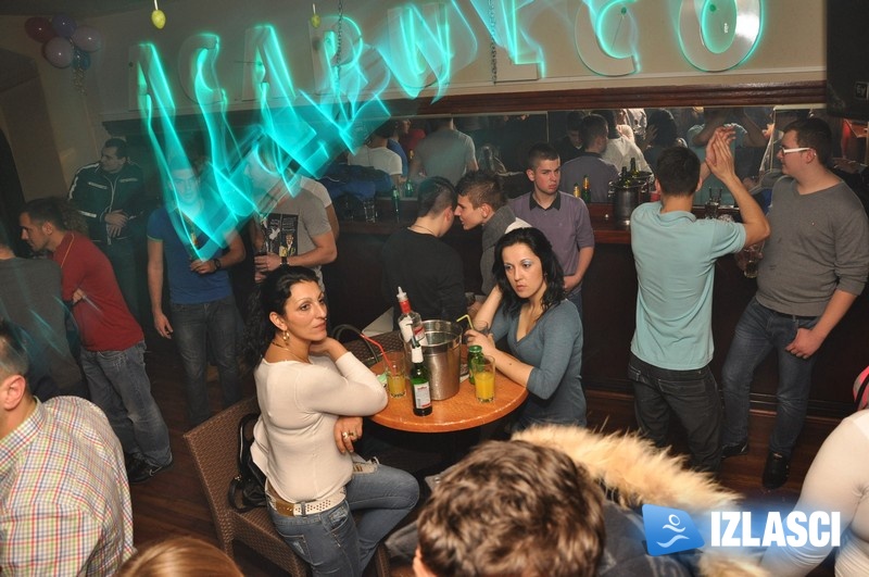 Uskršnji party sexy zečica u Acapulcu