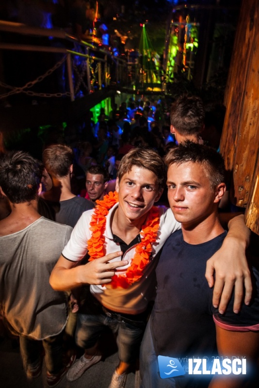 Wet T-Shirt u clubu Jungle 