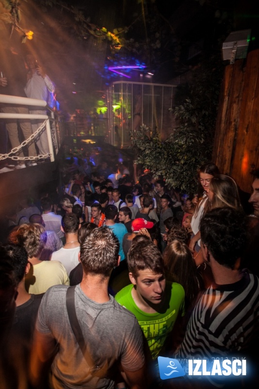 Wet T-Shirt u clubu Jungle 